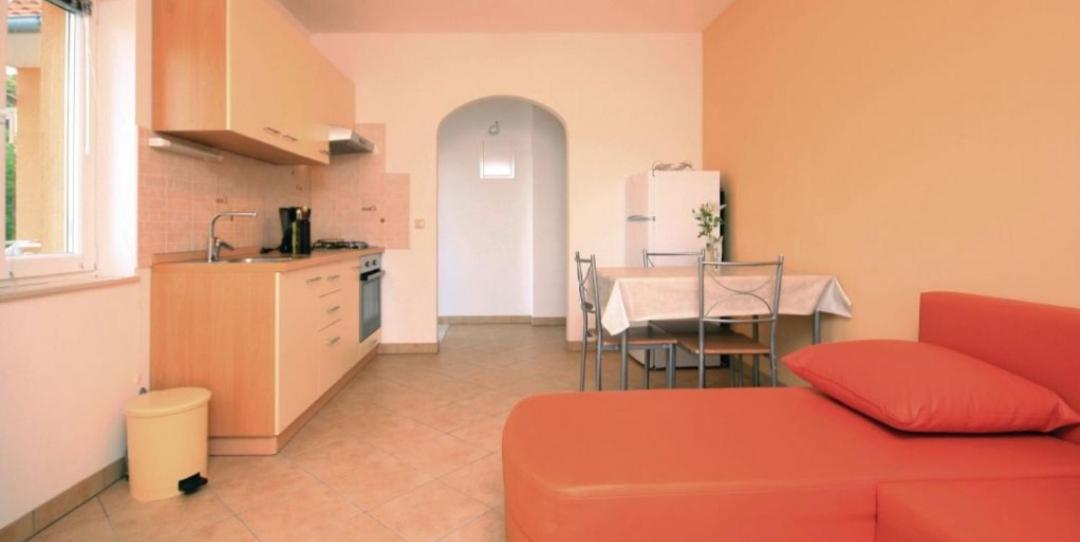 Apartment Petra Raslina Екстериор снимка