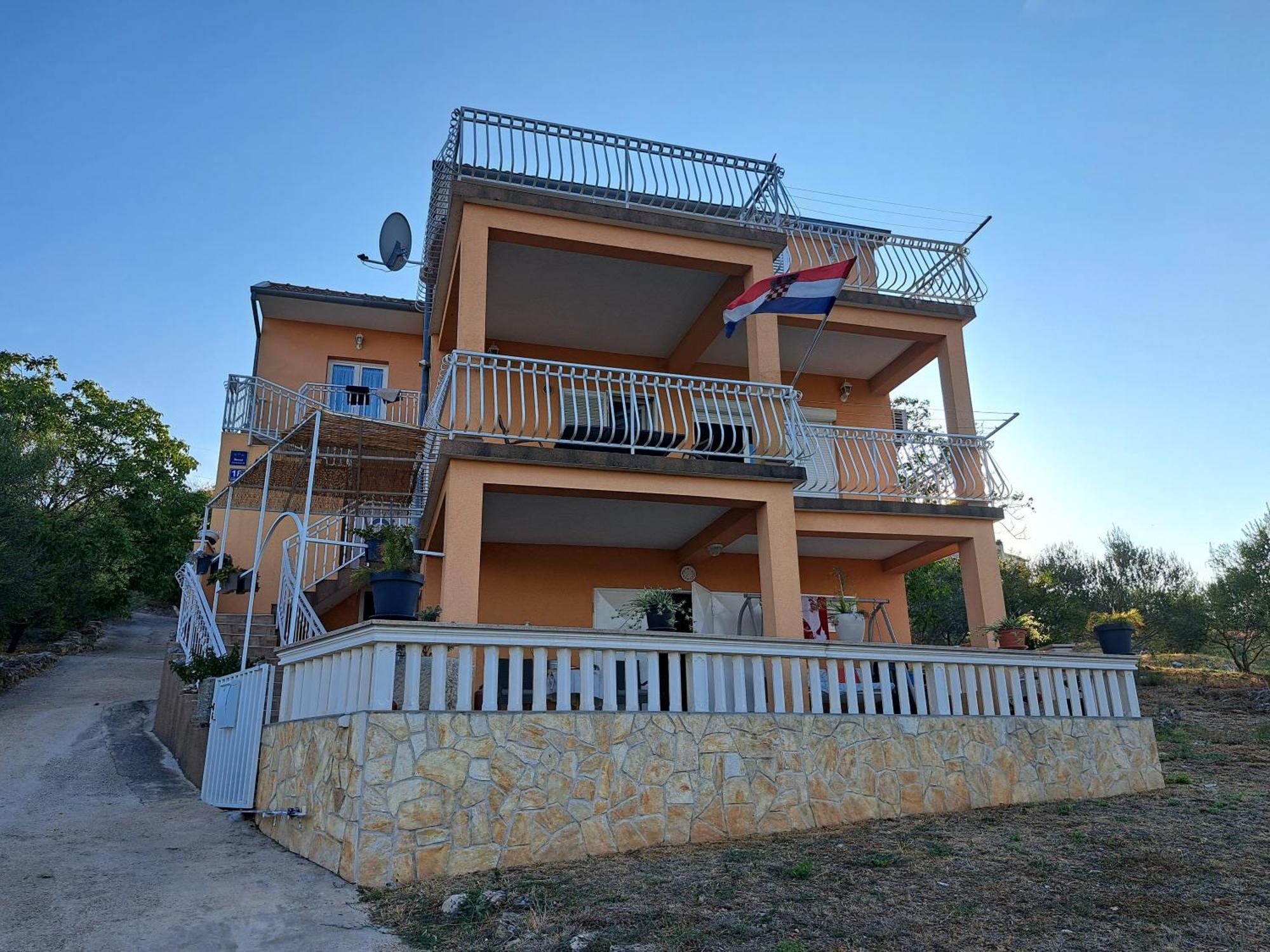 Apartment Petra Raslina Екстериор снимка